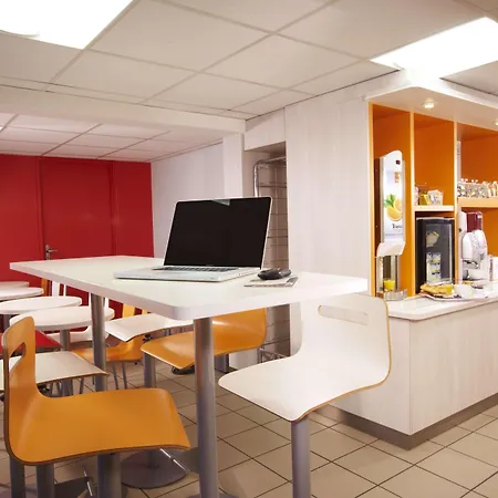 Premiere Classe Centre - Parc Des Expositions Hotel 2*