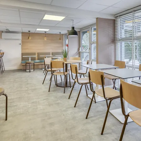 Premiere Classe Centre - Parc Des Expositions מלון